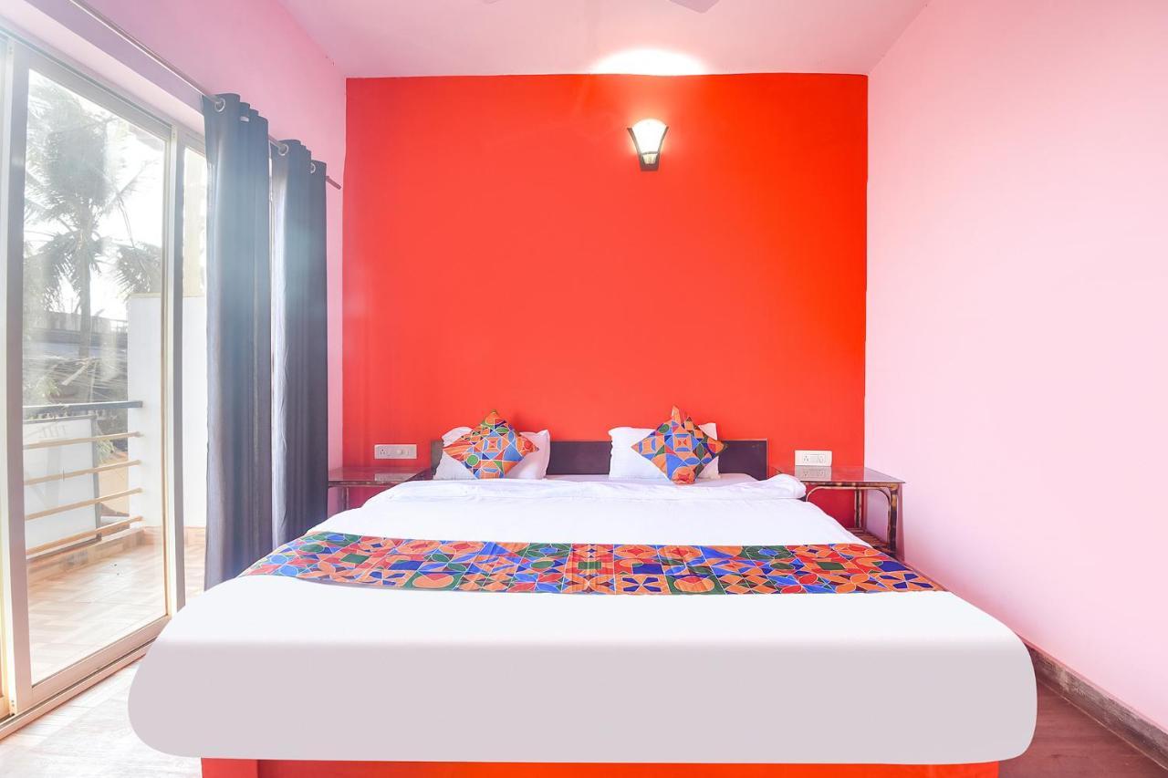Hotel Fabexpress The Voyage Morjim Exterior foto