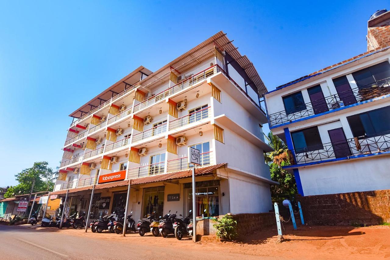 Hotel Fabexpress The Voyage Morjim Exterior foto