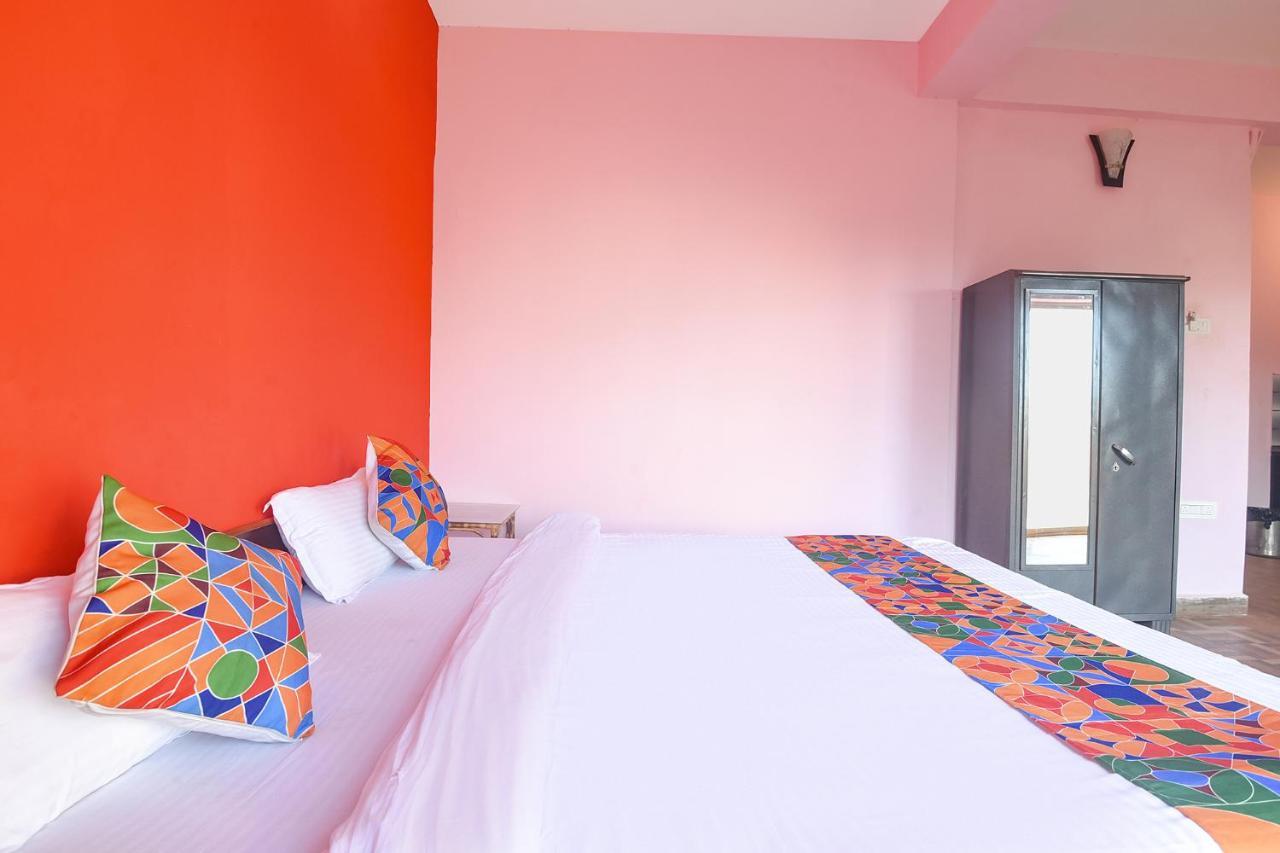 Hotel Fabexpress The Voyage Morjim Exterior foto