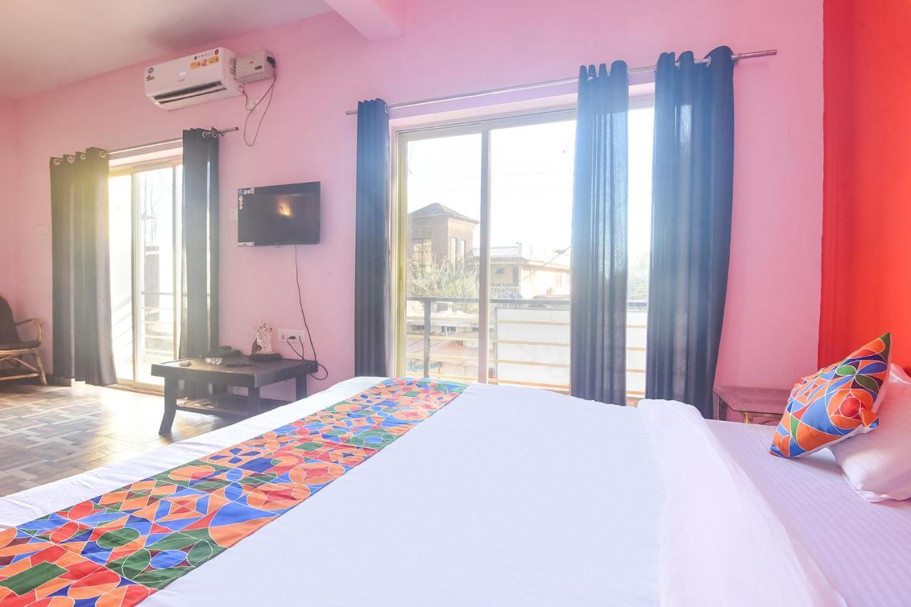 Hotel Fabexpress The Voyage Morjim Exterior foto