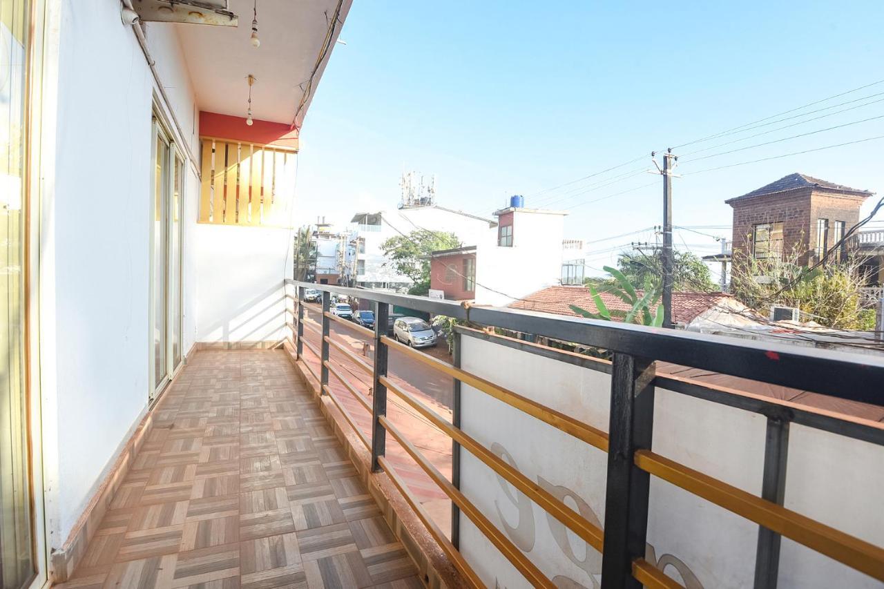 Hotel Fabexpress The Voyage Morjim Exterior foto