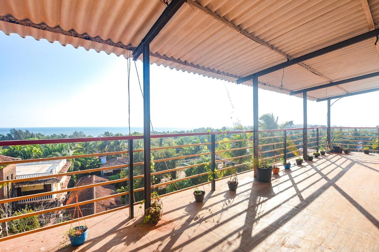 Hotel Fabexpress The Voyage Morjim Exterior foto