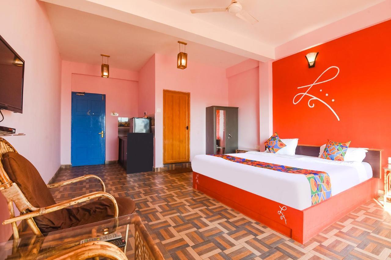 Hotel Fabexpress The Voyage Morjim Exterior foto