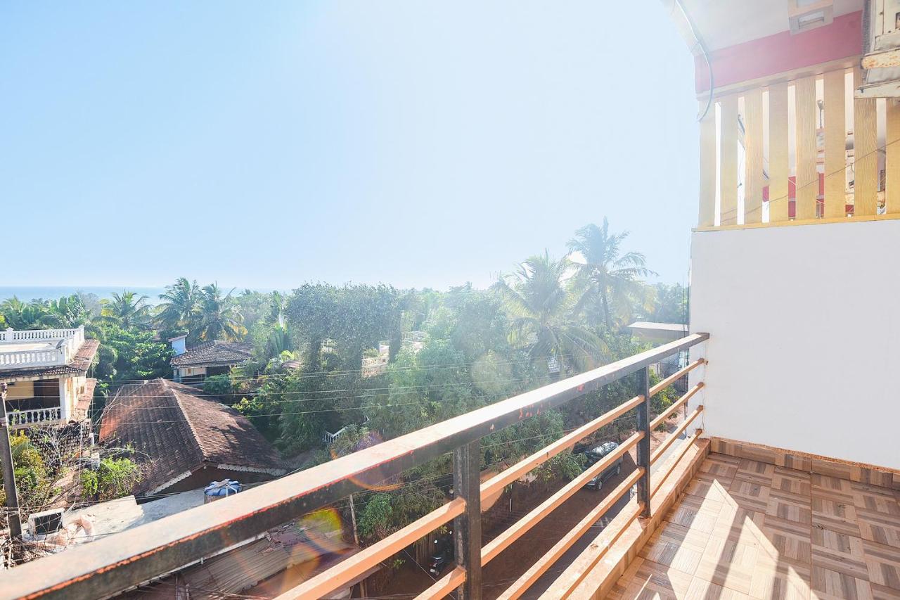 Hotel Fabexpress The Voyage Morjim Exterior foto