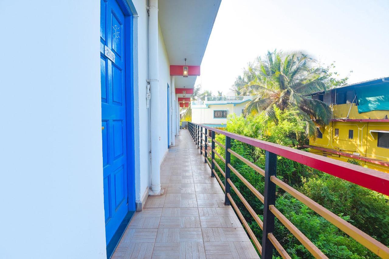 Hotel Fabexpress The Voyage Morjim Exterior foto