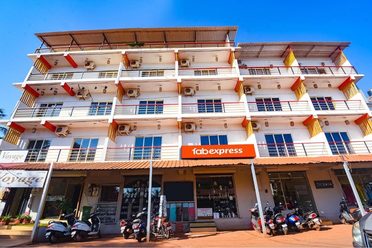 Hotel Fabexpress The Voyage Morjim Exterior foto