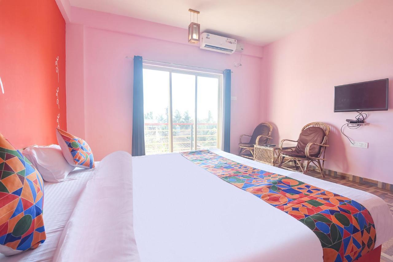 Hotel Fabexpress The Voyage Morjim Exterior foto